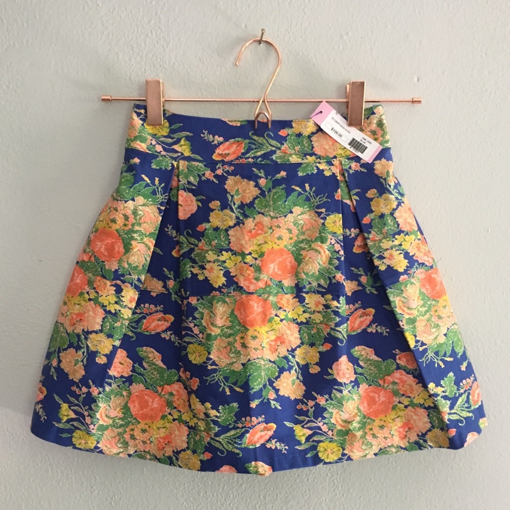 NWT floral mini skirt / One size